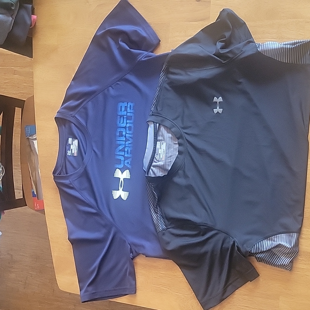 2 Men's Under Armour Athletic T-Shirts Large Gently Used
